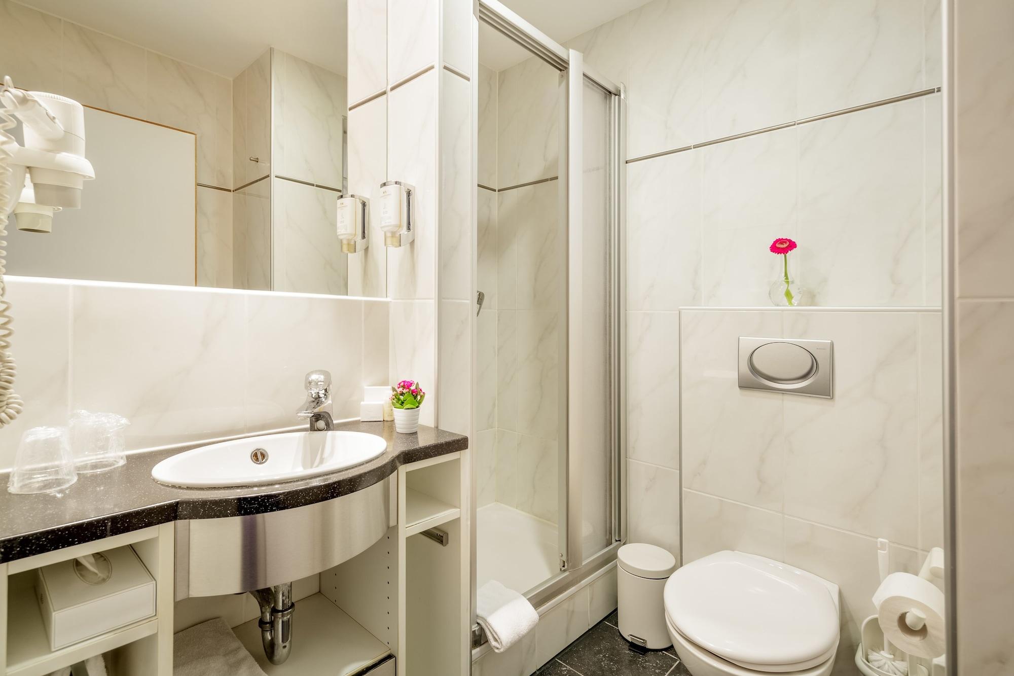 Messehotel Koeln-Deutz Dış mekan fotoğraf